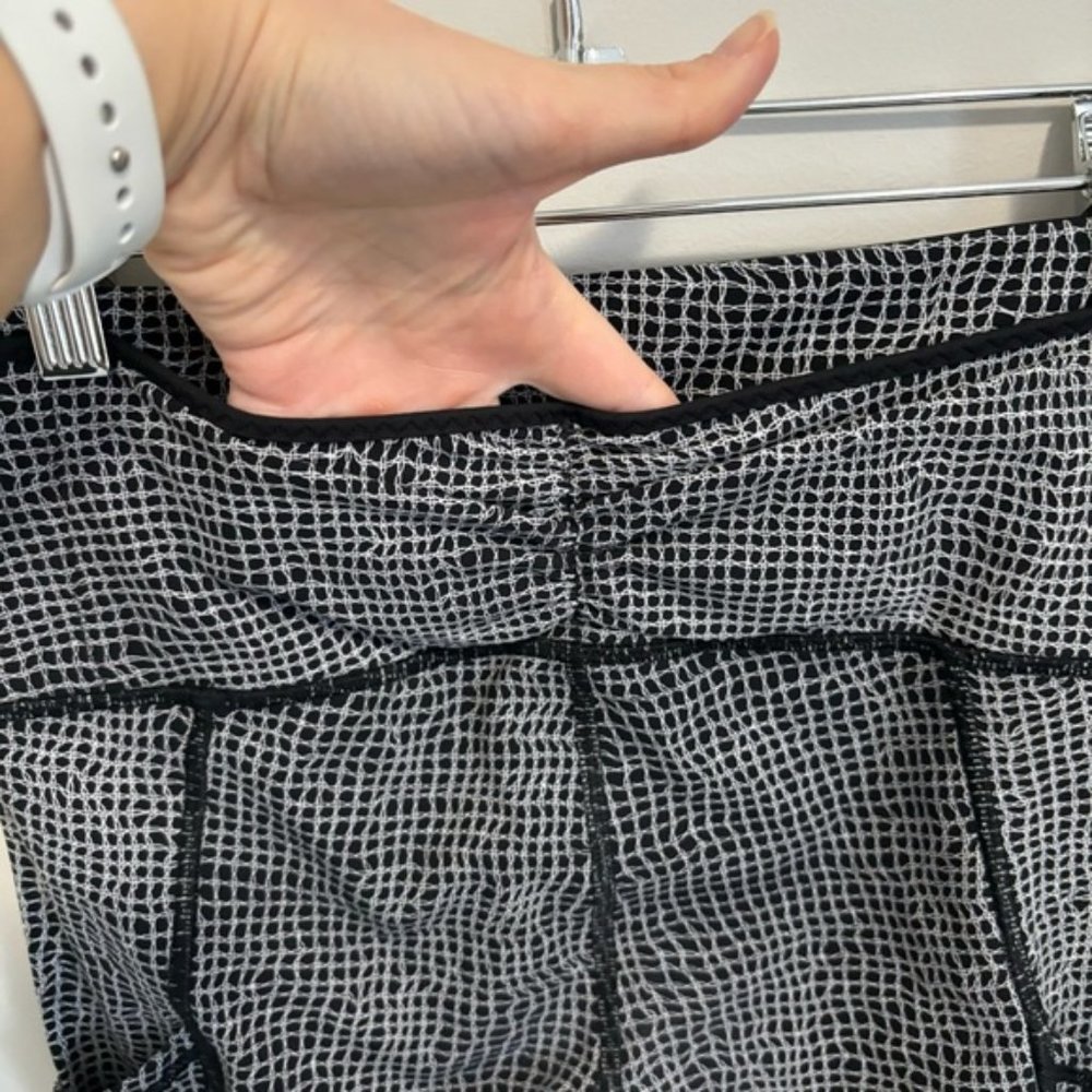 Lululemon Outrun Tight Fall Net White Black Side Pocket Workout Ankle Crop - Picture 11 of 16
